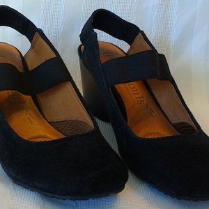 Gentle Souls size 6 black suede platform heel